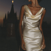 Vestido largo con espalda desbocada y diseño de campanillas de invierno